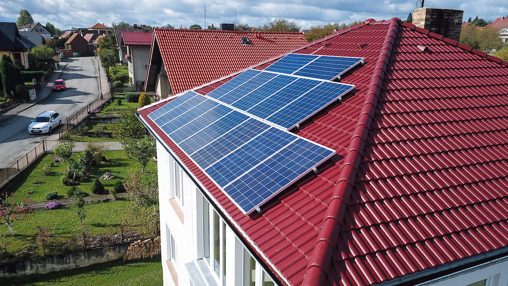 Photovoltaik-Kraftwerk mit Batteriespeicher oder Pufferspeicher?